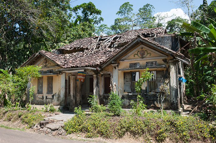 Crumbling house, east of Galle, Sri Lanka